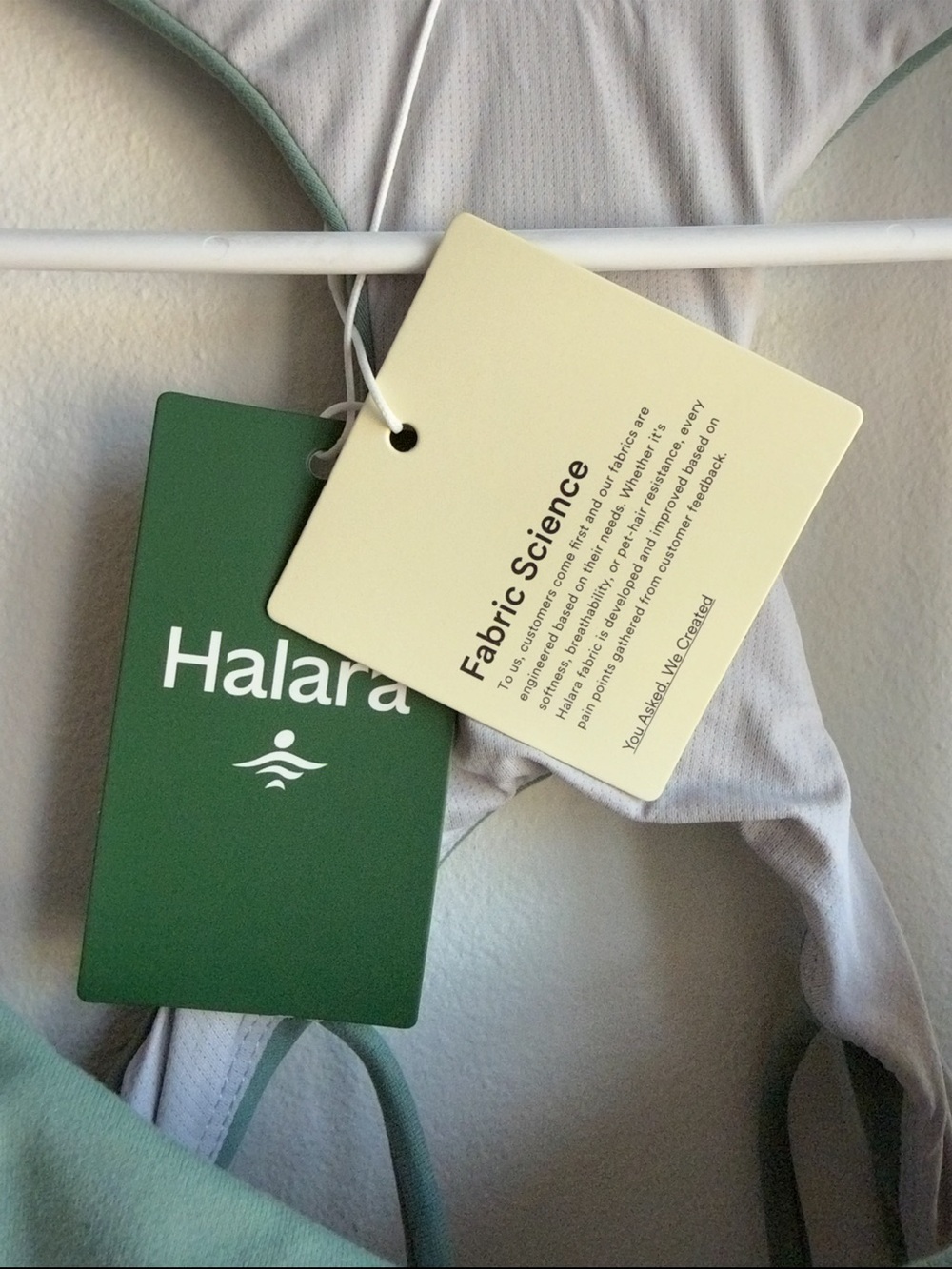 HALARA NWT Sage Green Padded Cross Back Strappy Sports Bra Medium Support - Picture 2 of 5